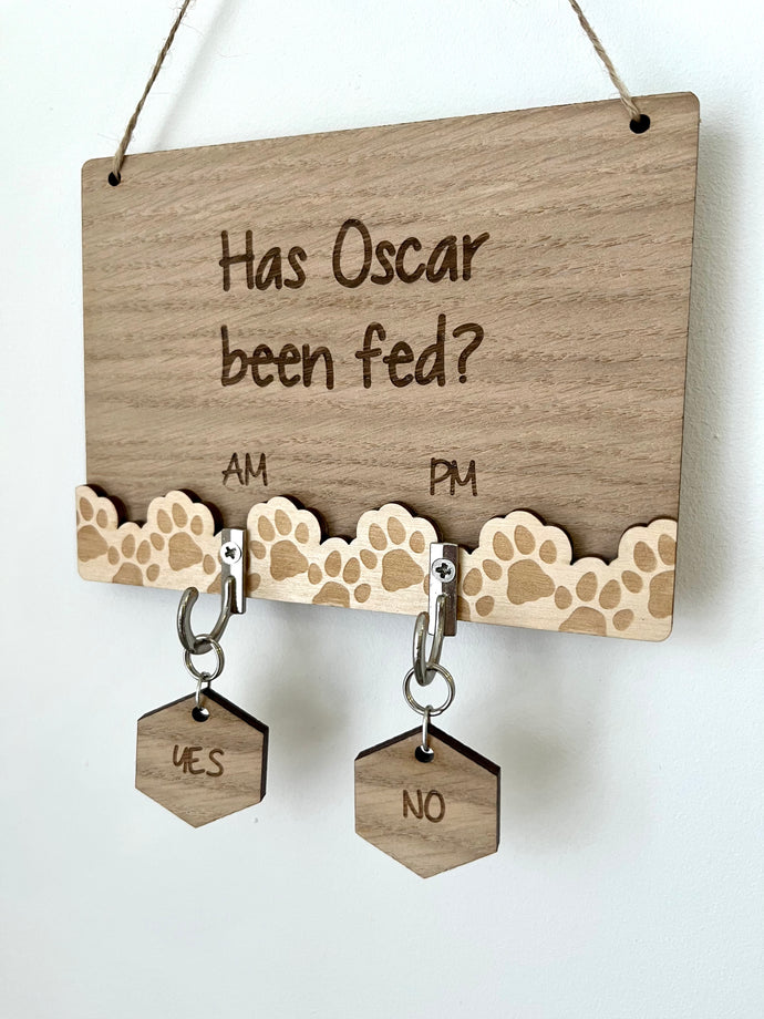 Pet feeding tracker plaque