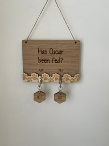 Pet feeding tracker plaque